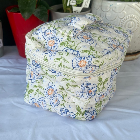 Floral Quilted Cosmetic Bag - Picture 4 of 5